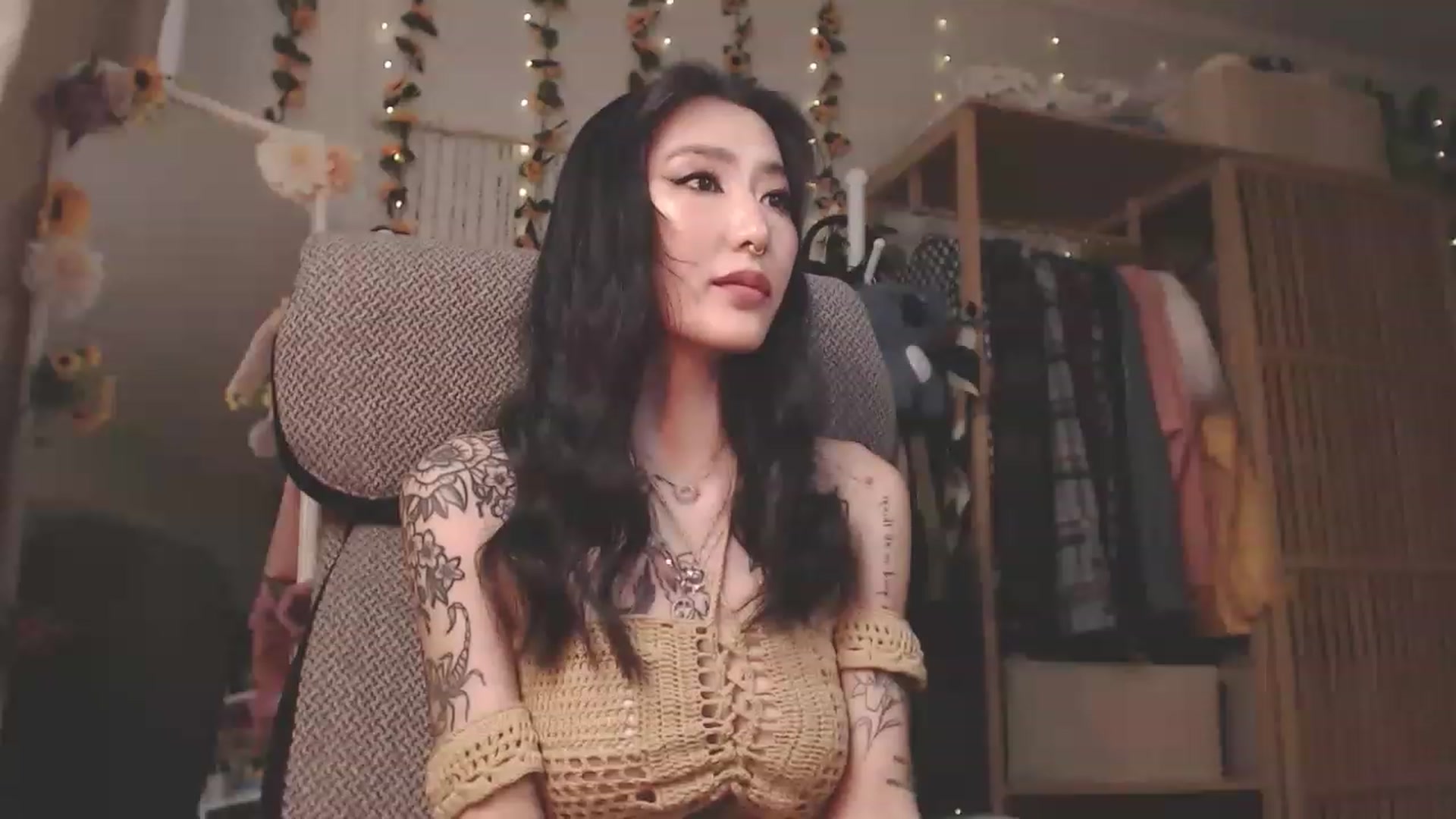 Gallery image thumbnail from KellyAsian's myfreecams stream on, 02/21/2023, 08:29 image 14 of 20