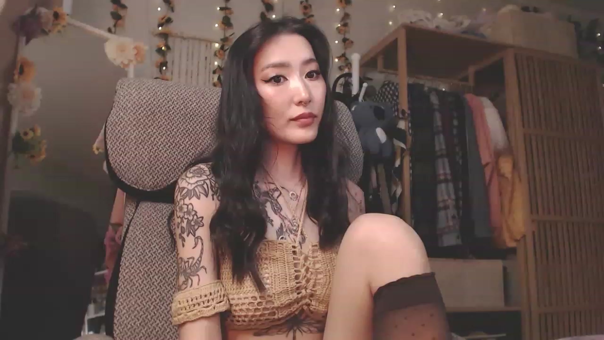 Gallery image thumbnail from KellyAsian's myfreecams stream on, 02/21/2023, 08:29 image 1 of 20