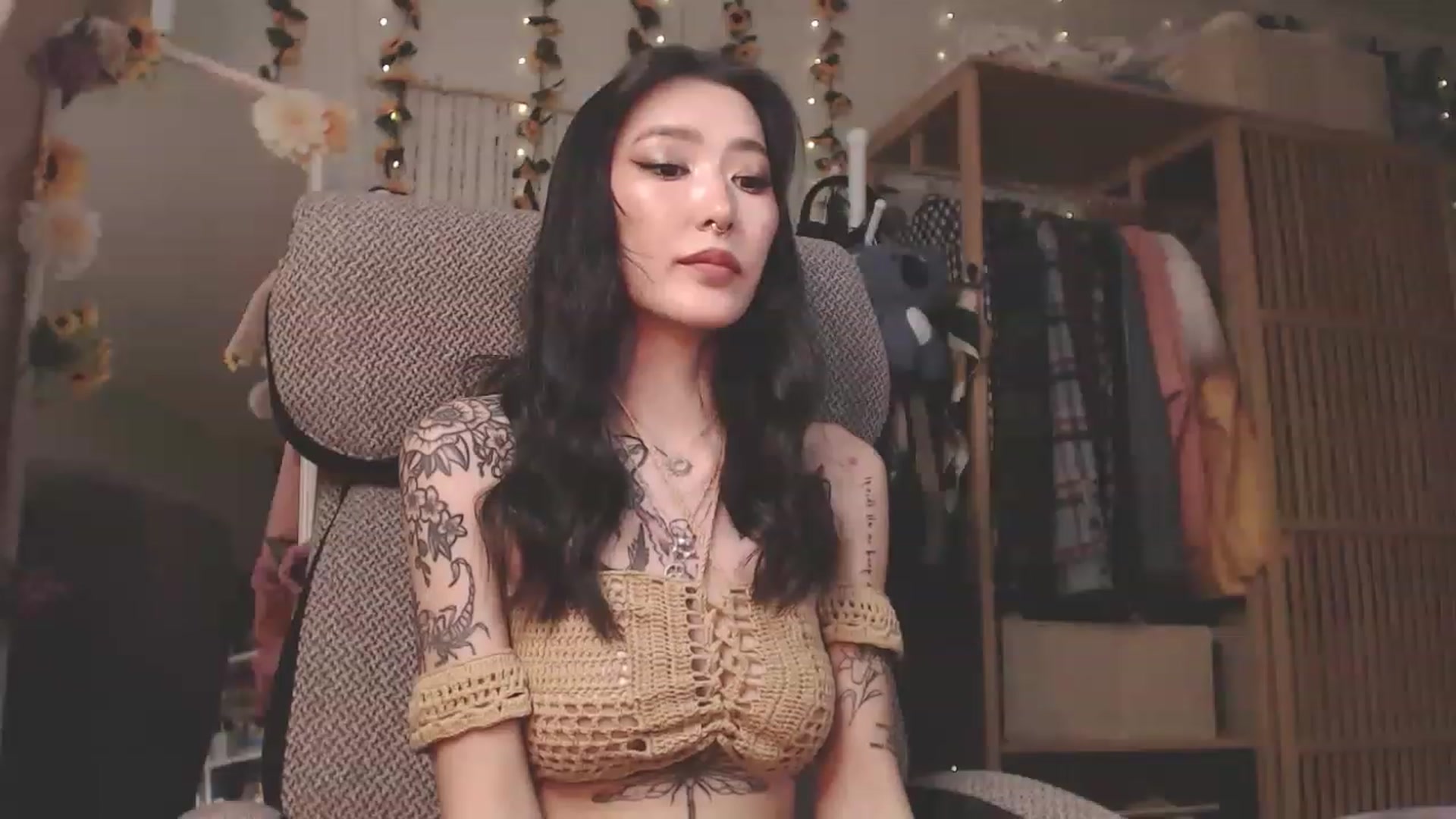 Gallery image thumbnail from KellyAsian's myfreecams stream on, 02/21/2023, 08:29 image 11 of 20