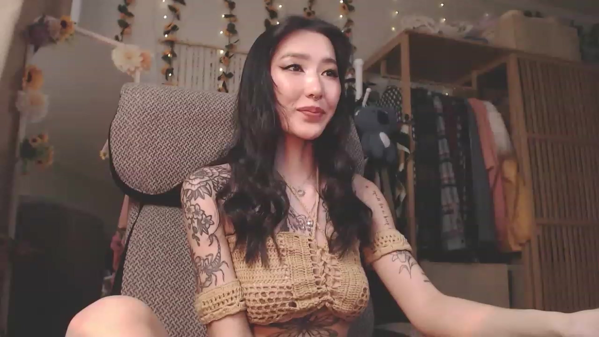 Gallery image thumbnail from KellyAsian's myfreecams stream on, 02/21/2023, 08:43 image 14 of 20