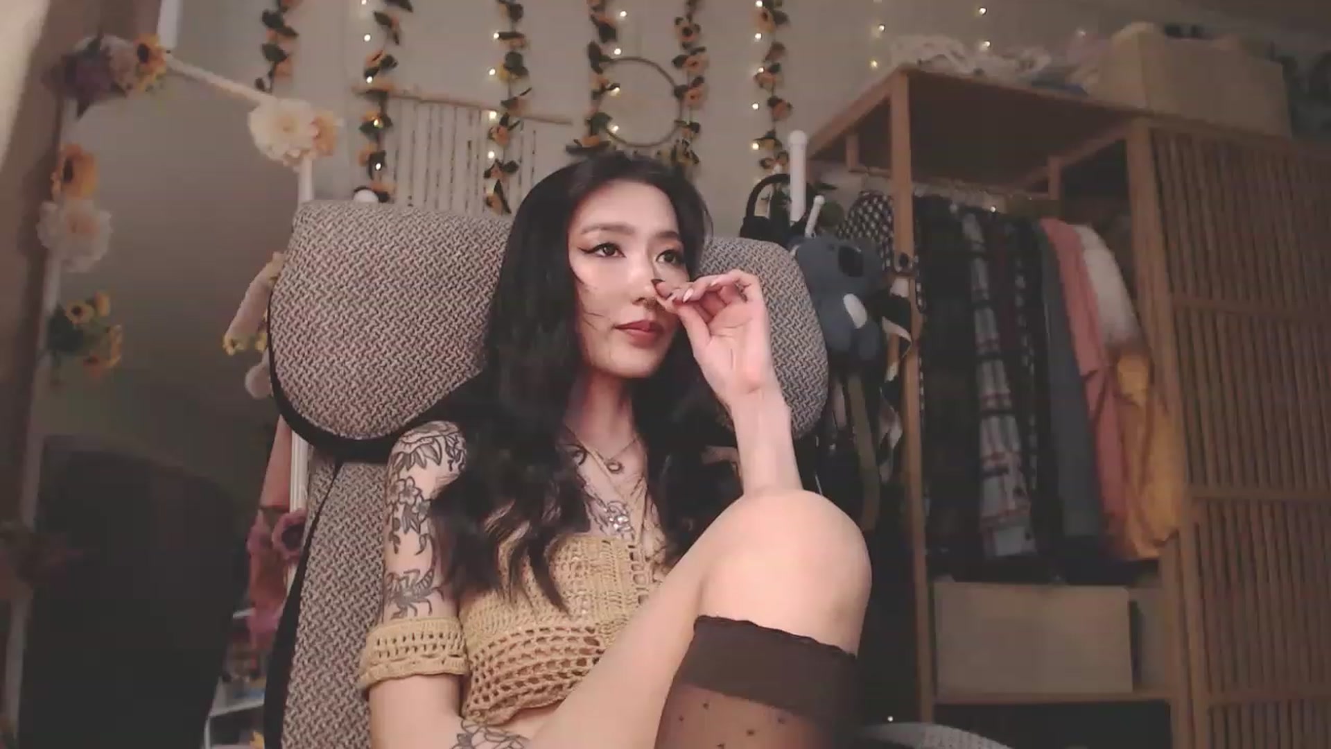 Gallery image thumbnail from KellyAsian's myfreecams stream on, 02/21/2023, 08:43 image 2 of 20