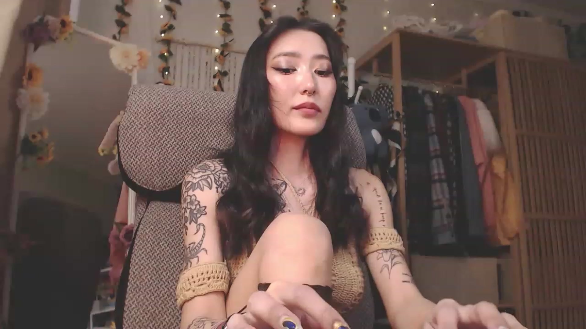 Gallery image thumbnail from KellyAsian's myfreecams stream on, 02/21/2023, 08:43 image 5 of 20
