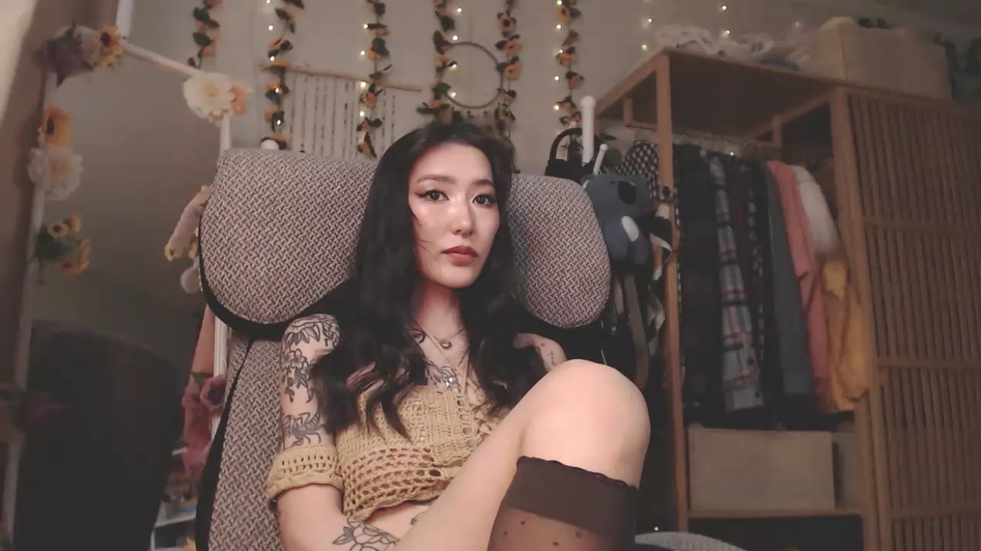 Gallery image thumbnail from KellyAsian's myfreecams stream on, 02/21/2023, 08:43 image 4 of 20