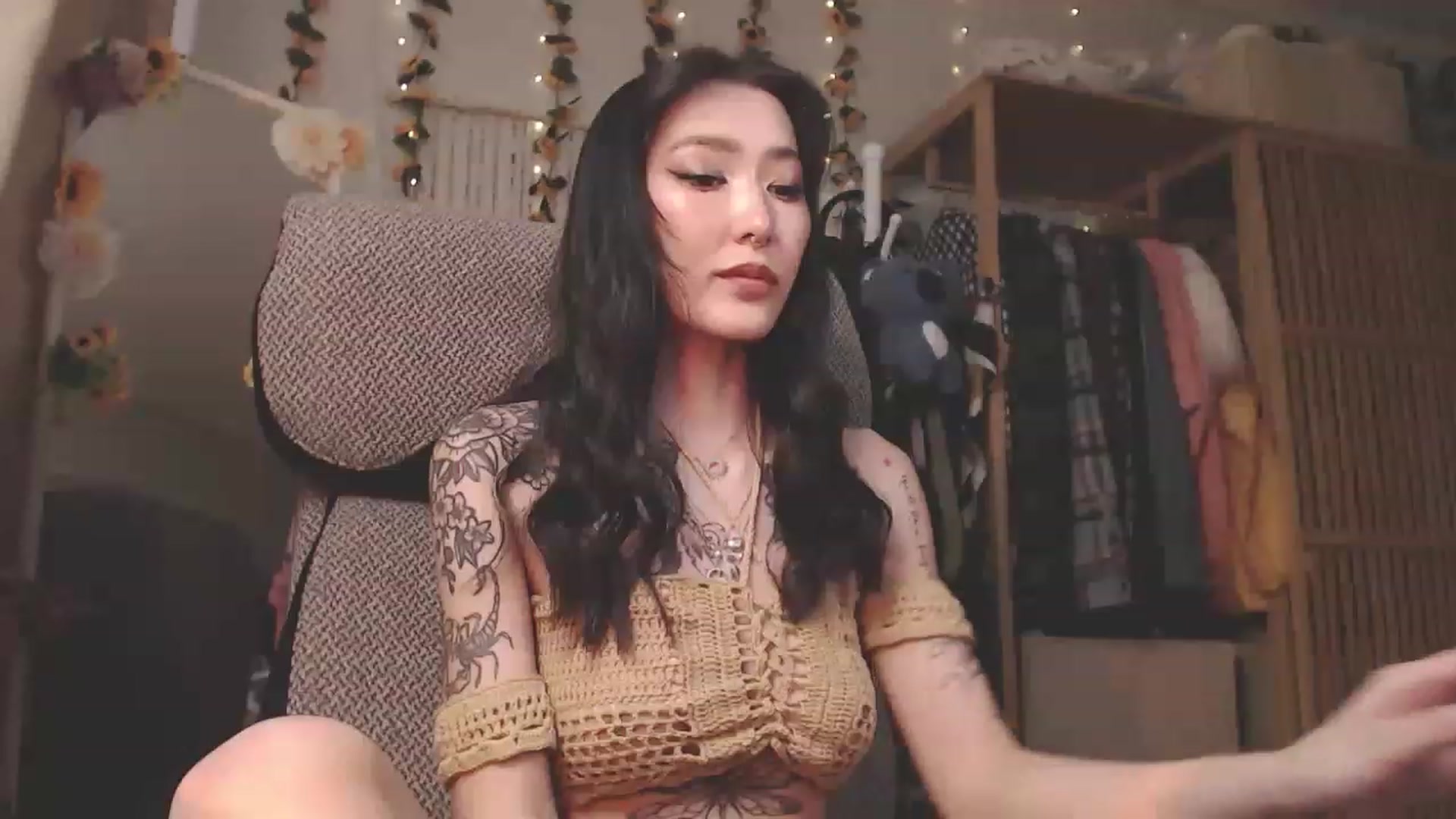 Gallery image thumbnail from KellyAsian's myfreecams stream on, 02/21/2023, 08:43 image 12 of 20