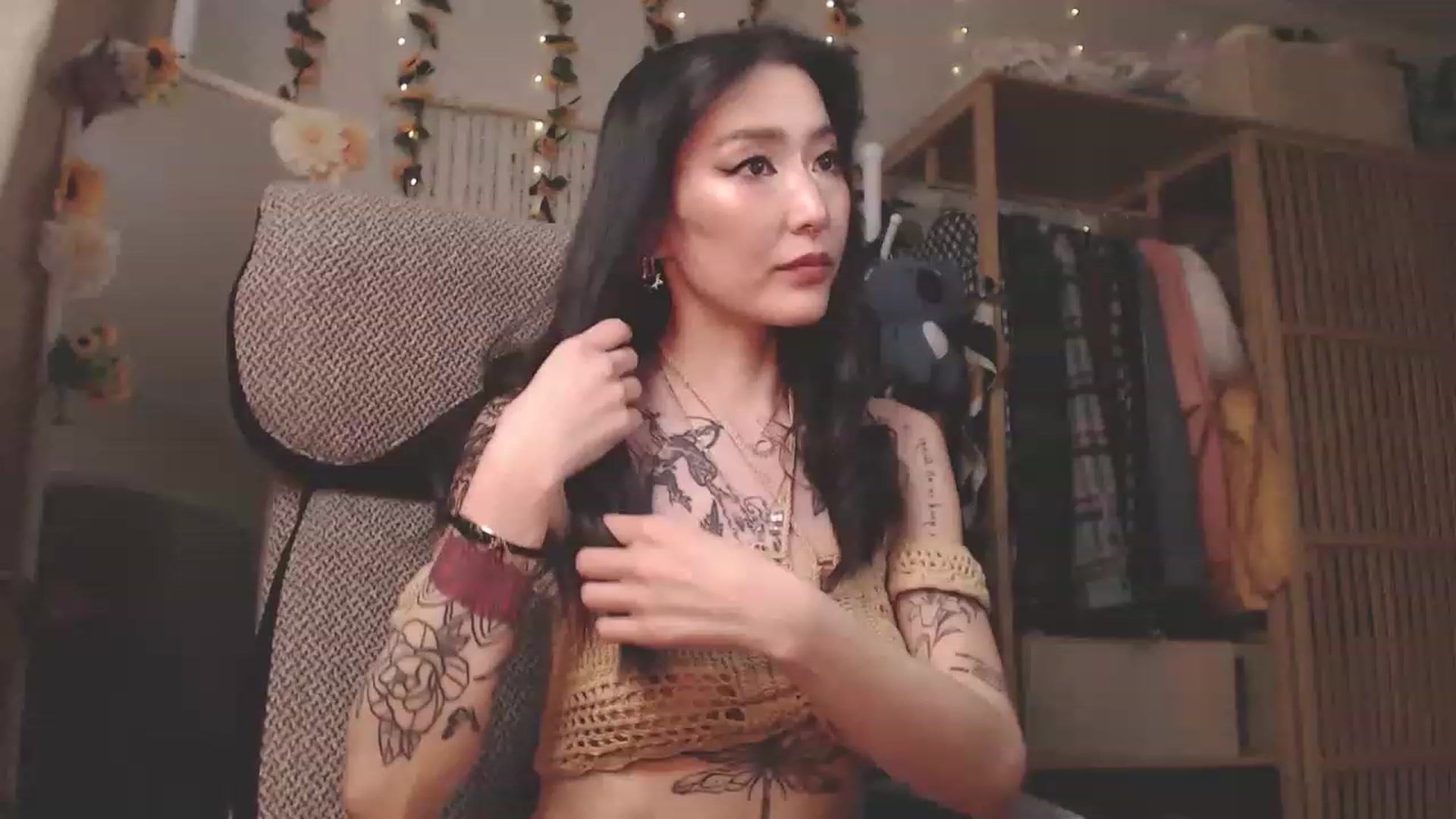 Gallery image thumbnail from KellyAsian's myfreecams stream on, 02/21/2023, 08:43 image 11 of 20