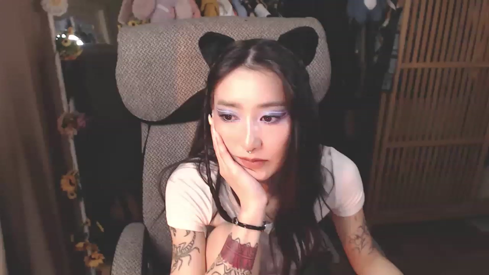 Gallery image thumbnail from KellyAsian's myfreecams stream on, 02/24/2023, 09:45 image 10 of 20