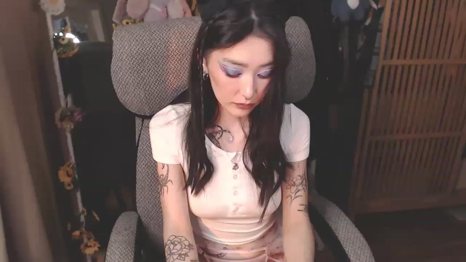 Gallery image thumbnail from KellyAsian's myfreecams stream on, 02/24/2023, 10:08 image 10 of 20