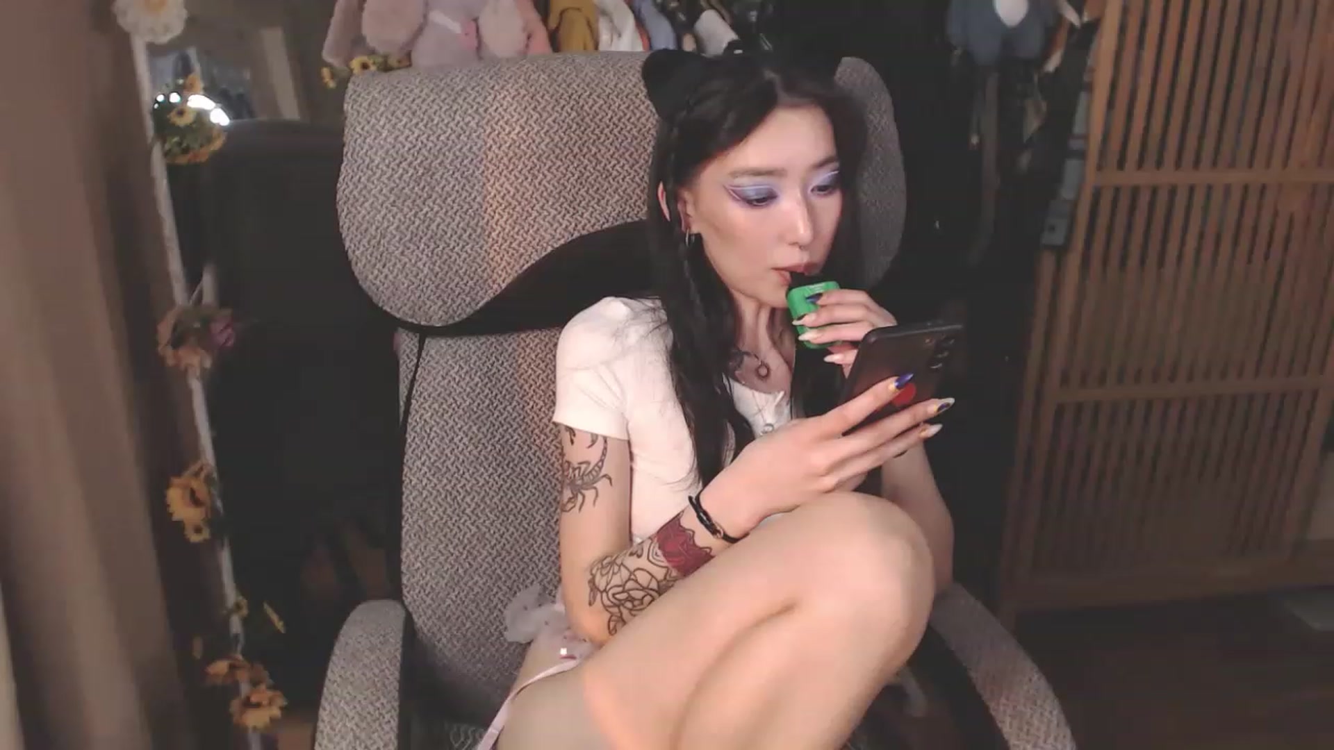 Gallery image thumbnail from KellyAsian's myfreecams stream on, 02/24/2023, 10:08 image 14 of 20