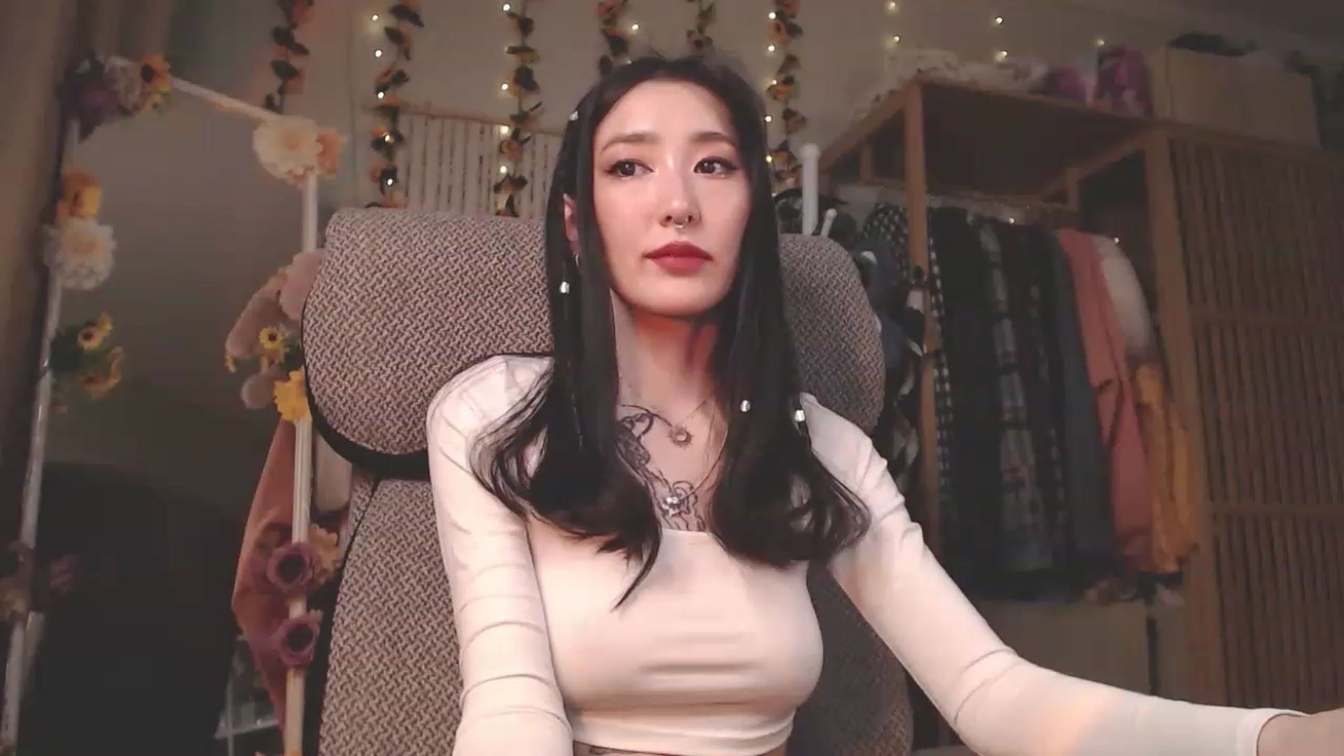 Gallery image thumbnail from KellyAsian's myfreecams stream on, 02/25/2023, 19:32 image 4 of 20