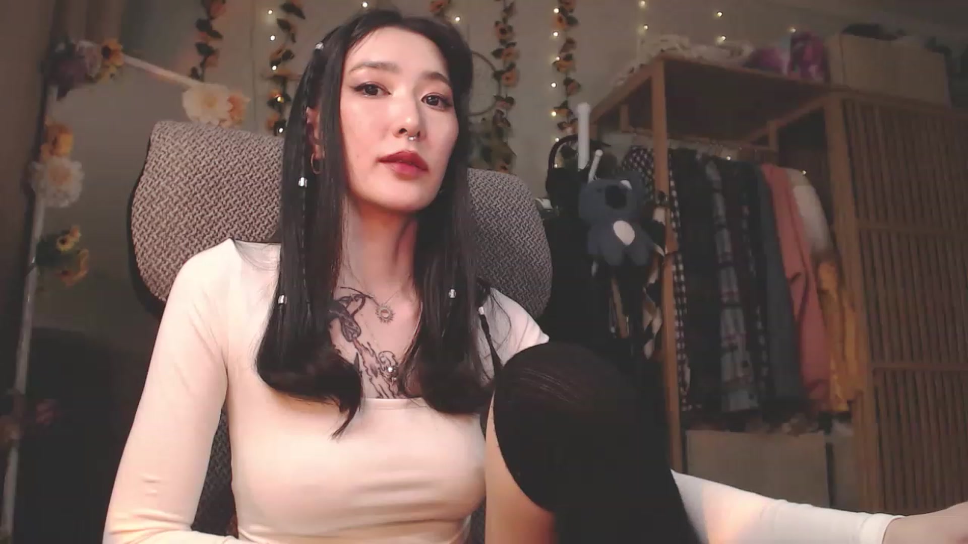 Gallery image thumbnail from KellyAsian's myfreecams stream on, 02/25/2023, 19:32 image 20 of 20