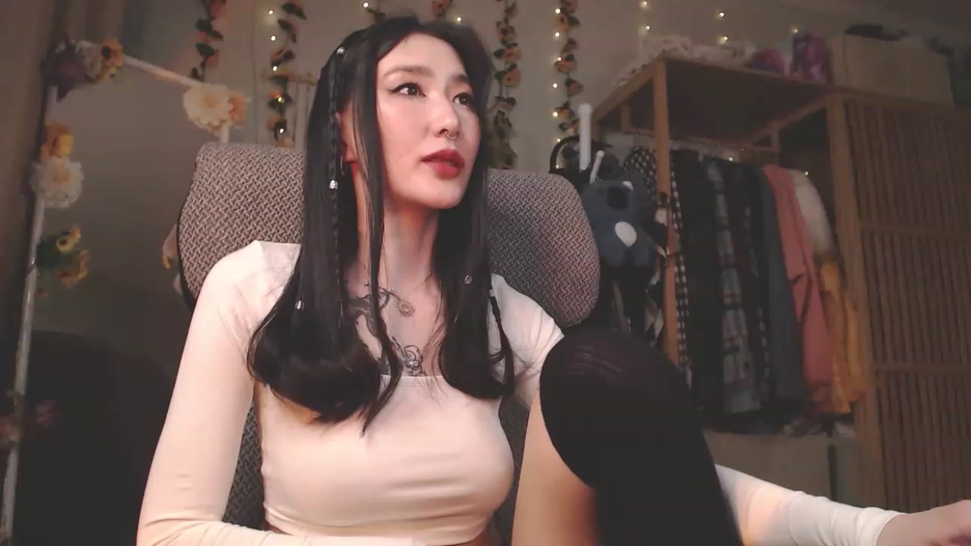Gallery image thumbnail from KellyAsian's myfreecams stream on, 02/25/2023, 19:32 image 8 of 20