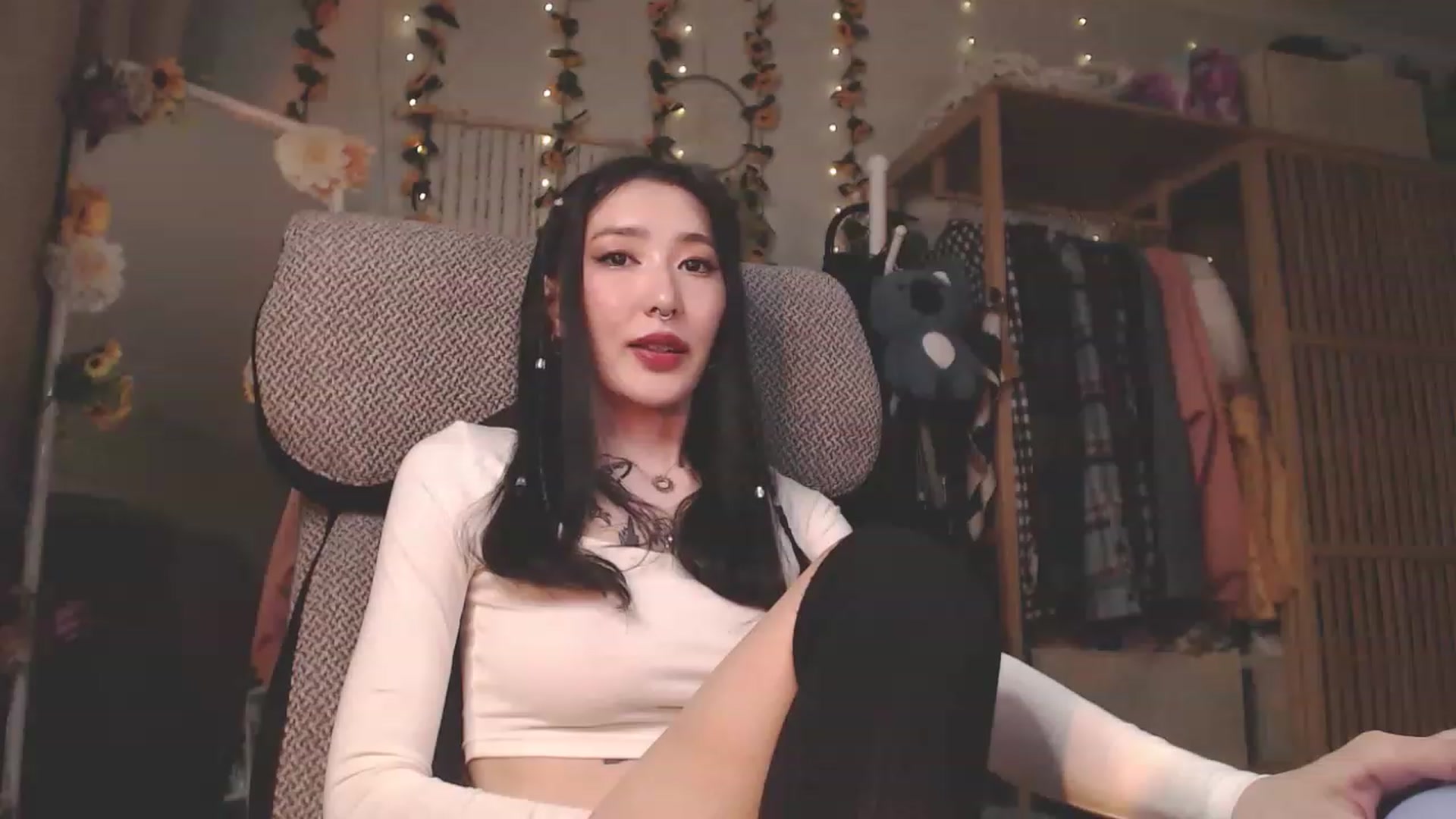 Gallery image thumbnail from KellyAsian's myfreecams stream on, 02/25/2023, 19:32 image 19 of 20