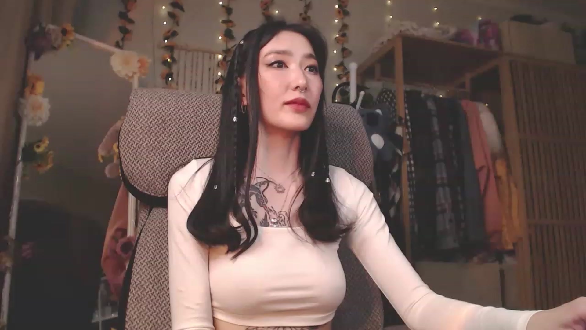 Gallery image thumbnail from KellyAsian's myfreecams stream on, 02/25/2023, 19:32 image 10 of 20