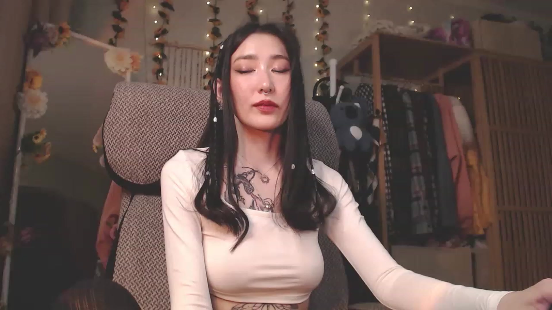 Gallery image thumbnail from KellyAsian's myfreecams stream on, 02/25/2023, 19:32 image 12 of 20