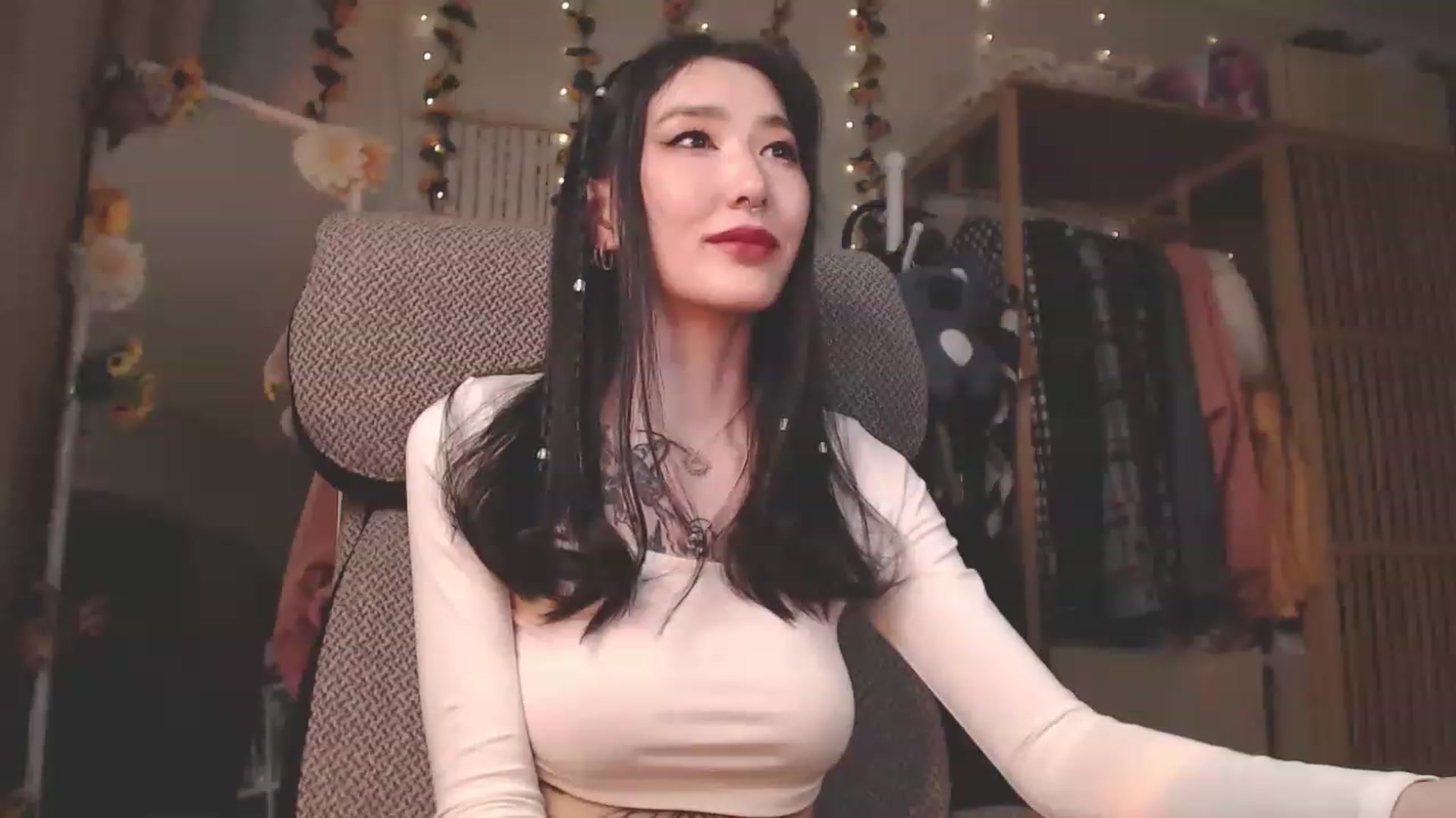 Gallery image thumbnail from KellyAsian's myfreecams stream on, 02/25/2023, 20:42 image 17 of 20