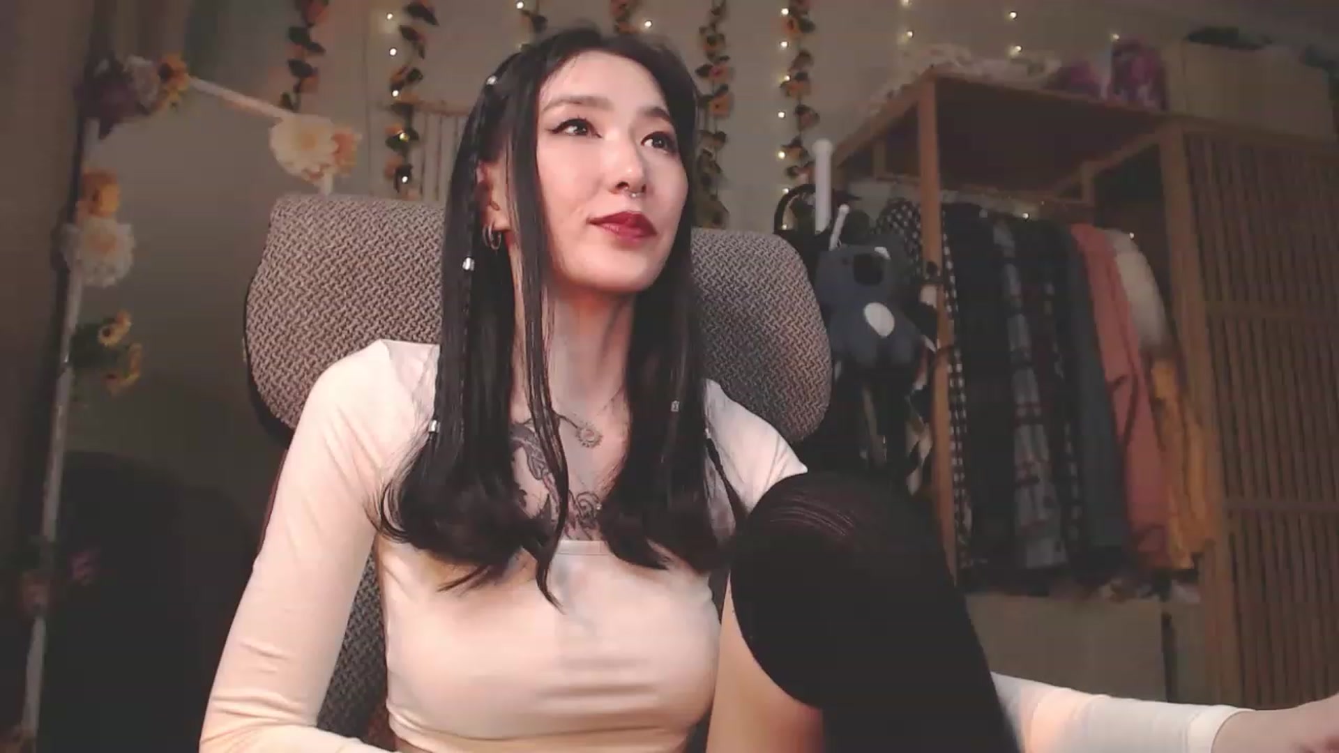Gallery image thumbnail from KellyAsian's myfreecams stream on, 02/25/2023, 20:42 image 16 of 20