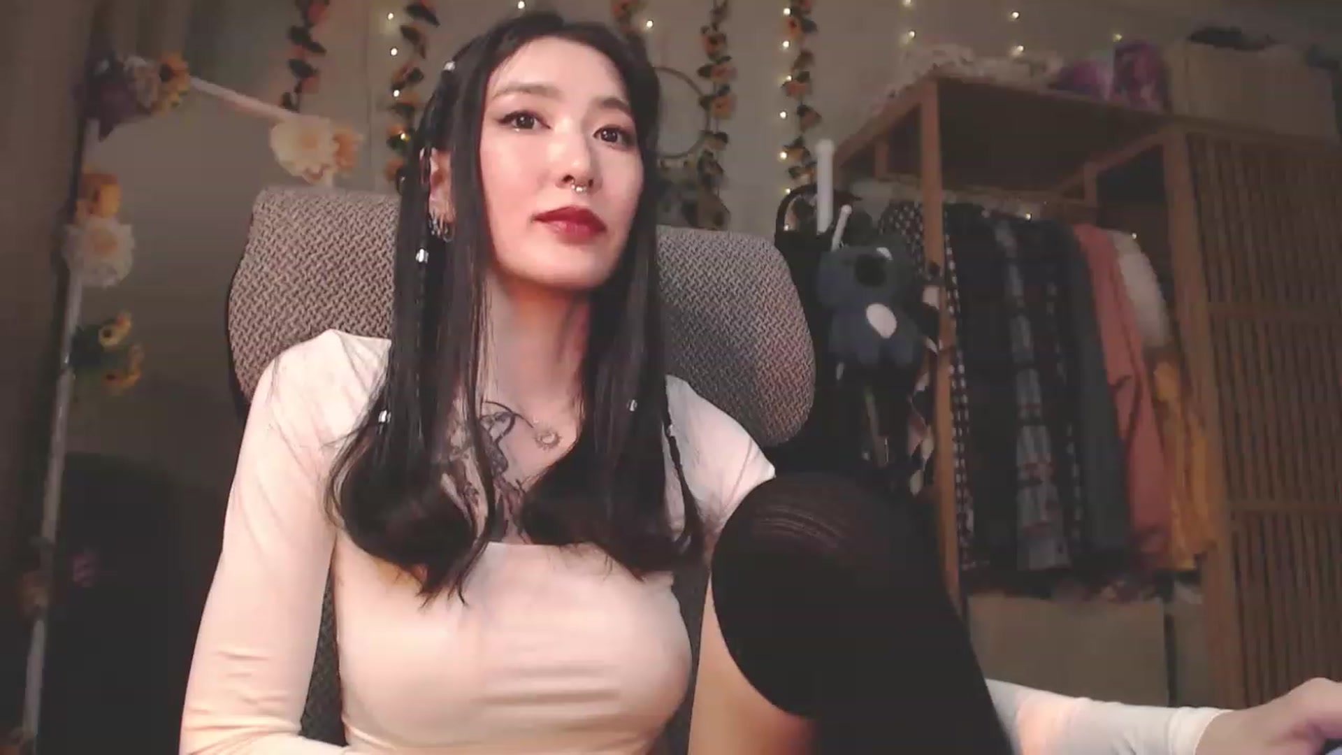 Gallery image thumbnail from KellyAsian's myfreecams stream on, 02/25/2023, 20:42 image 15 of 20