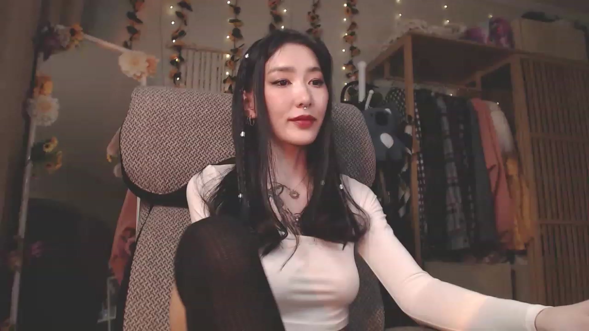 Gallery image thumbnail from KellyAsian's myfreecams stream on, 02/25/2023, 20:42 image 18 of 20
