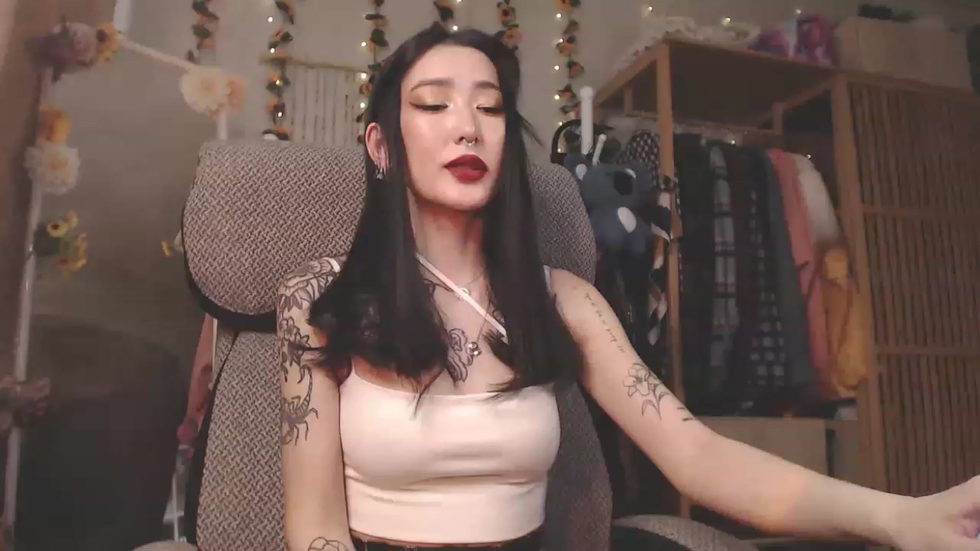 Gallery image thumbnail from KellyAsian's myfreecams stream on, 02/27/2023, 08:05 image 15 of 20