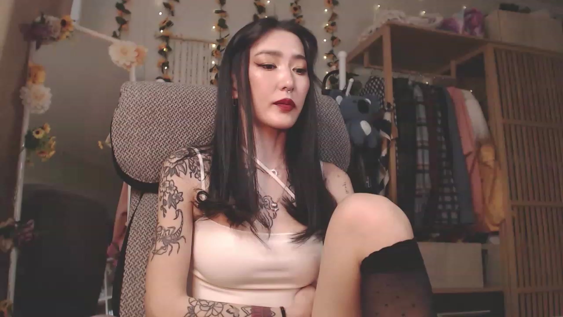 Gallery image thumbnail from KellyAsian's myfreecams stream on, 02/27/2023, 08:05 image 9 of 20