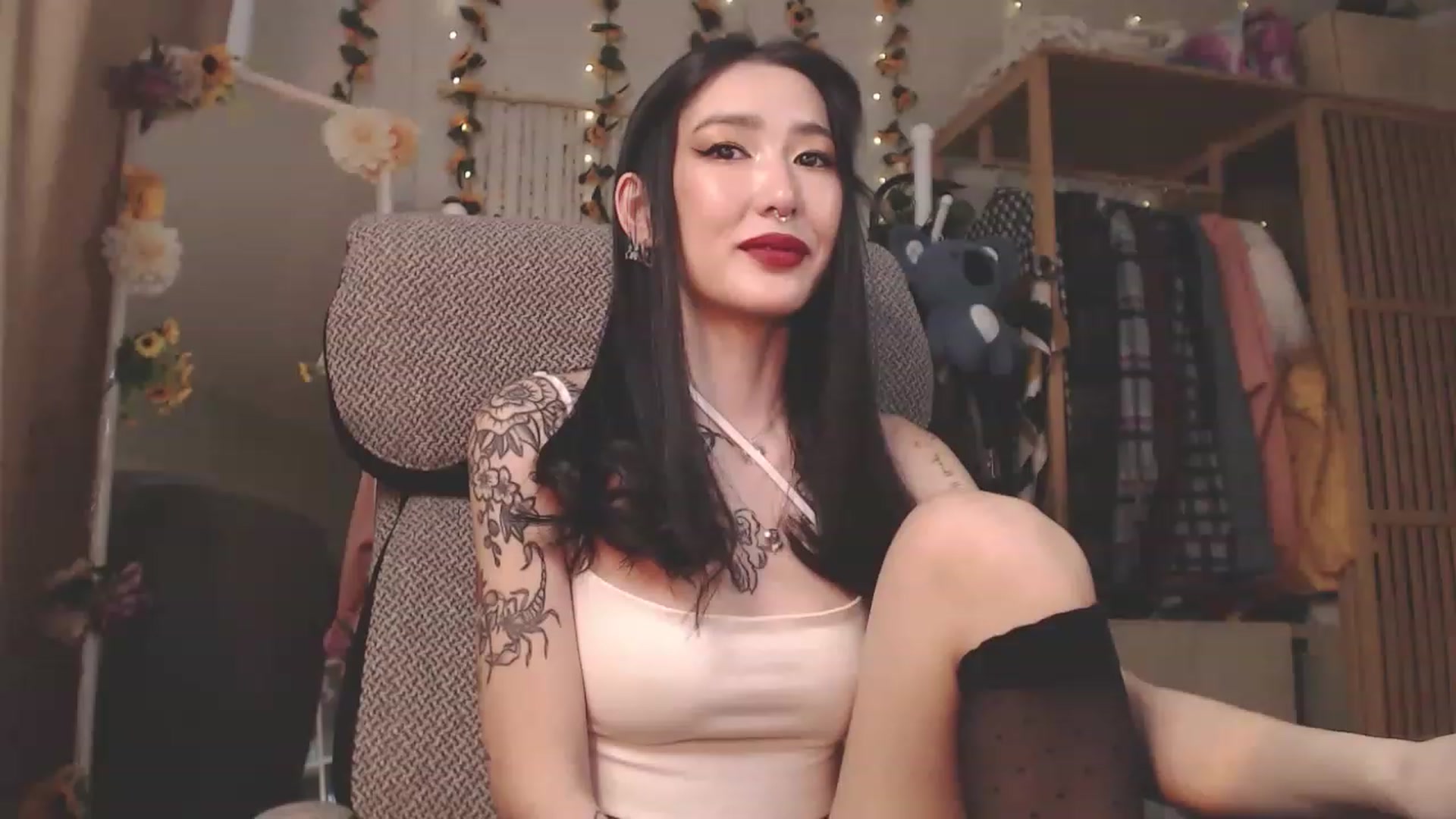 Gallery image thumbnail from KellyAsian's myfreecams stream on, 02/27/2023, 08:05 image 16 of 20