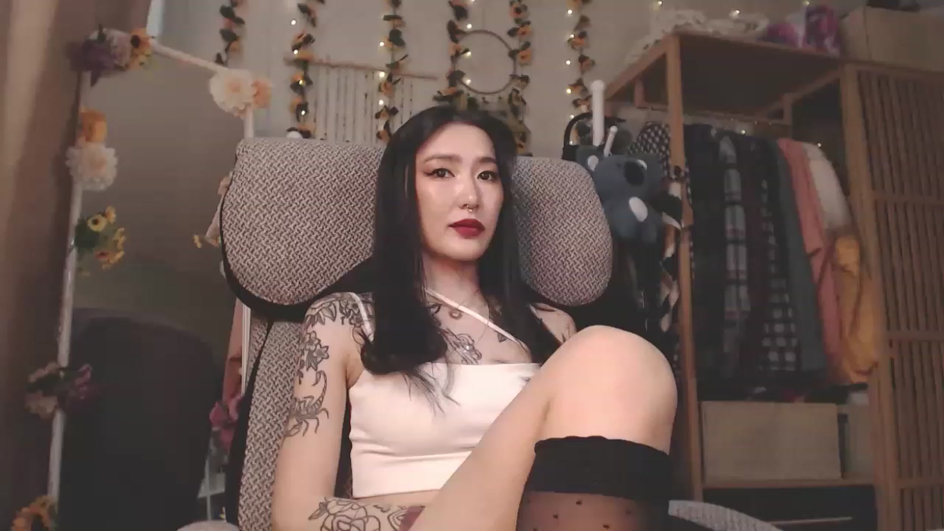 Gallery image thumbnail from KellyAsian's myfreecams stream on, 02/27/2023, 08:58 image 17 of 20