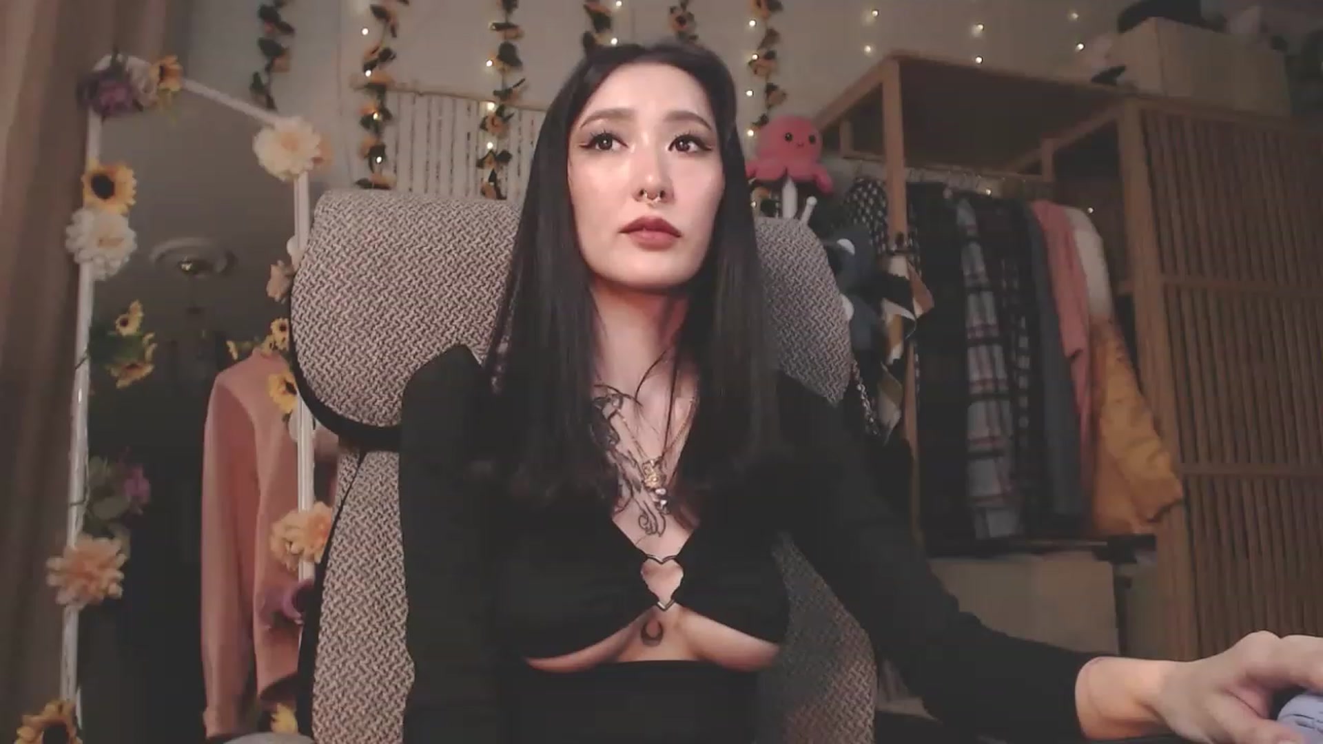 Gallery image thumbnail from KellyAsian's myfreecams stream on, 03/12/2023, 12:27 image 5 of 20
