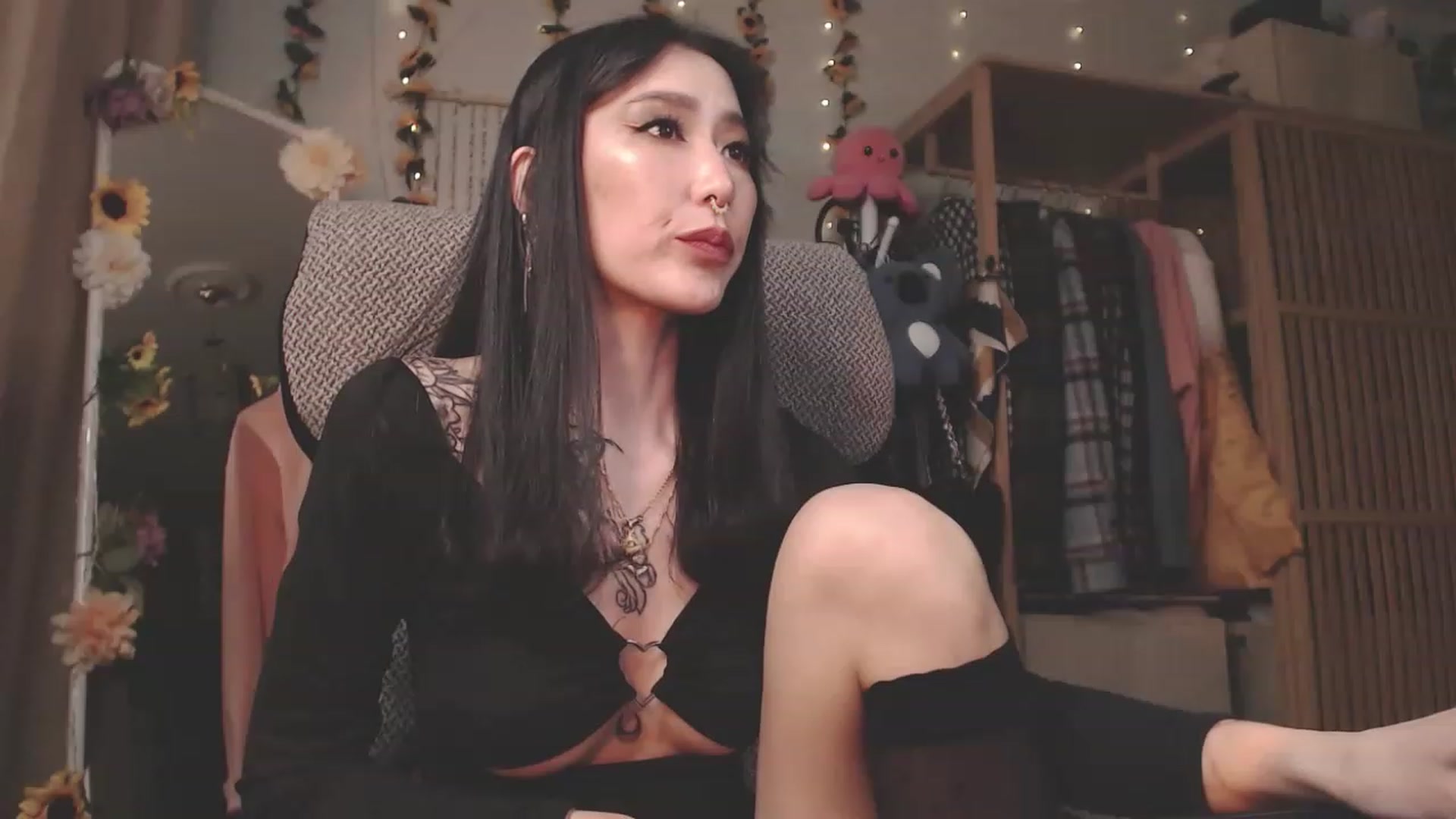 Gallery image thumbnail from KellyAsian's myfreecams stream on, 03/12/2023, 12:27 image 19 of 20