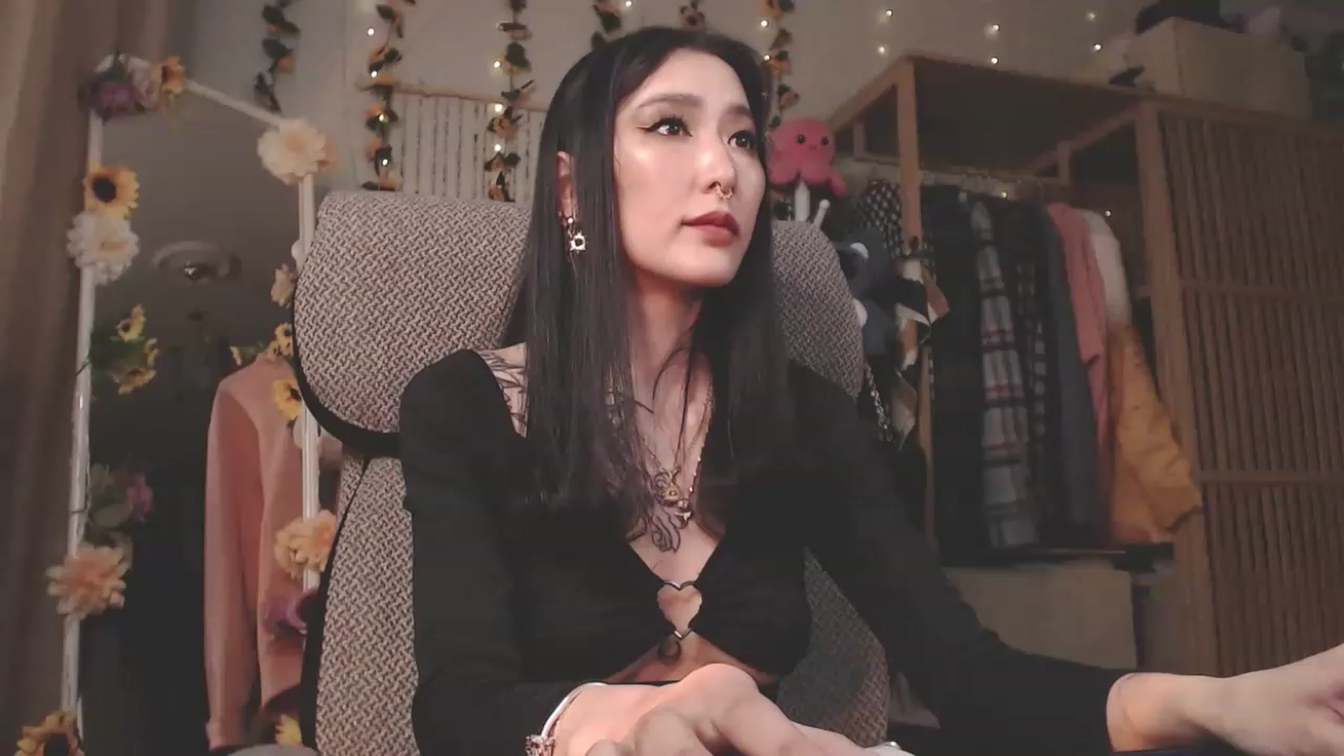 Gallery image thumbnail from KellyAsian's myfreecams stream on, 03/12/2023, 12:27 image 1 of 20