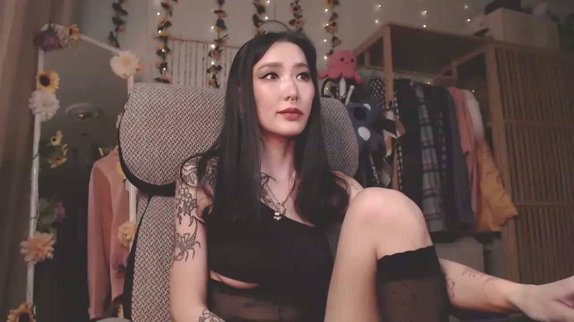 Gallery image thumbnail from KellyAsian's myfreecams stream on, 03/12/2023, 12:44 image 5 of 20