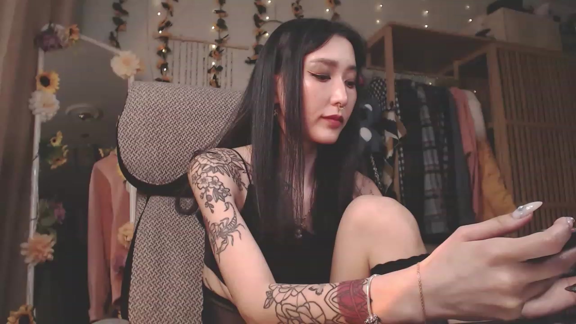 Gallery image thumbnail from KellyAsian's myfreecams stream on, 03/12/2023, 12:44 image 19 of 20