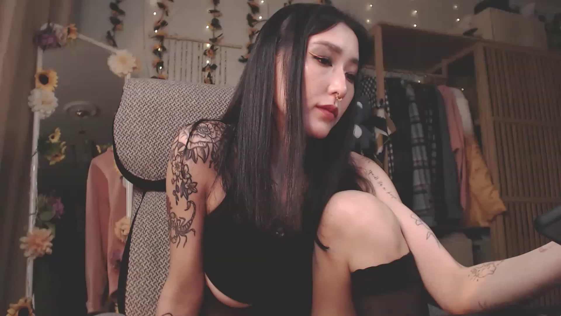 Gallery image thumbnail from KellyAsian's myfreecams stream on, 03/12/2023, 12:44 image 10 of 20