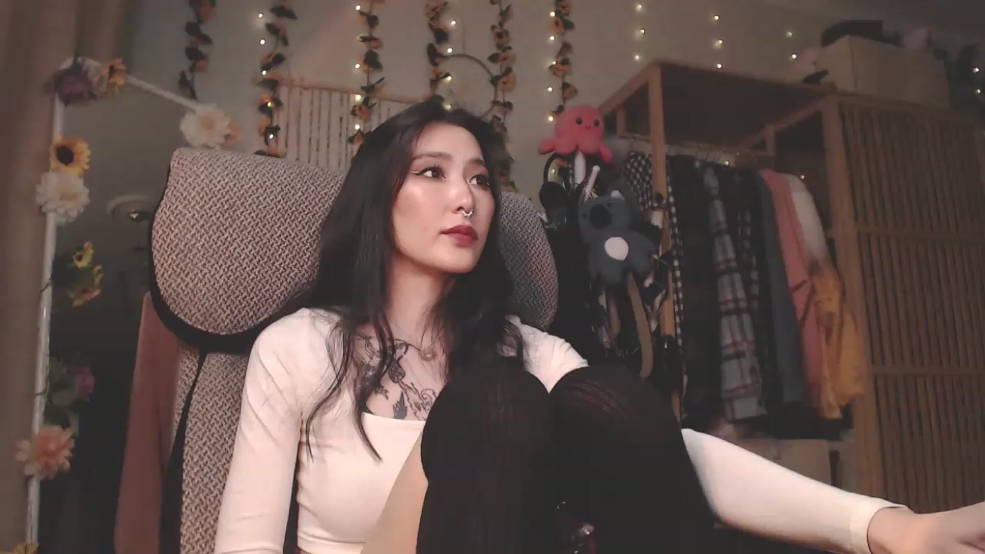 Gallery image thumbnail from KellyAsian's myfreecams stream on, 03/15/2023, 09:05 image 16 of 20