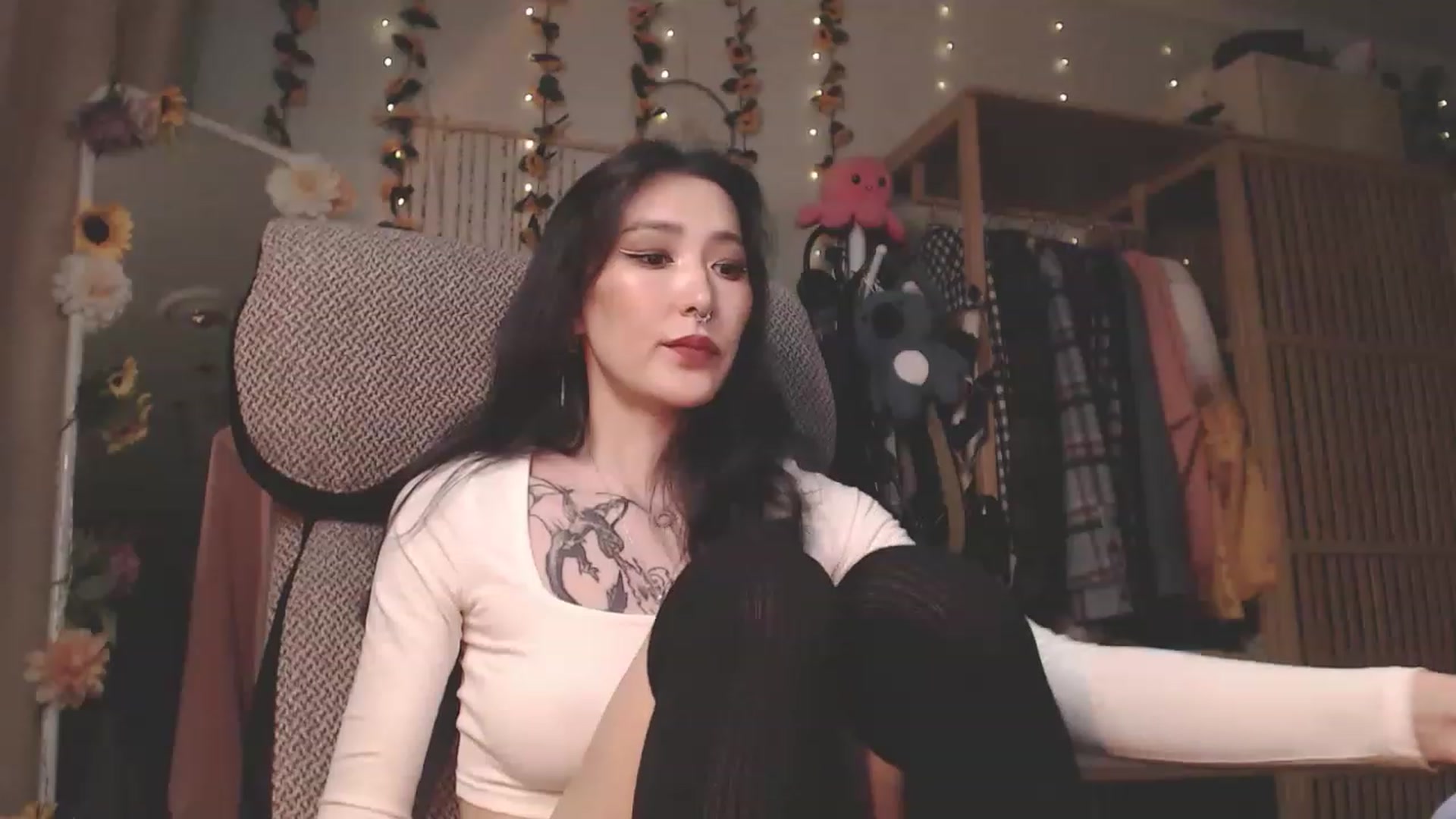Gallery image thumbnail from KellyAsian's myfreecams stream on, 03/15/2023, 09:05 image 14 of 20