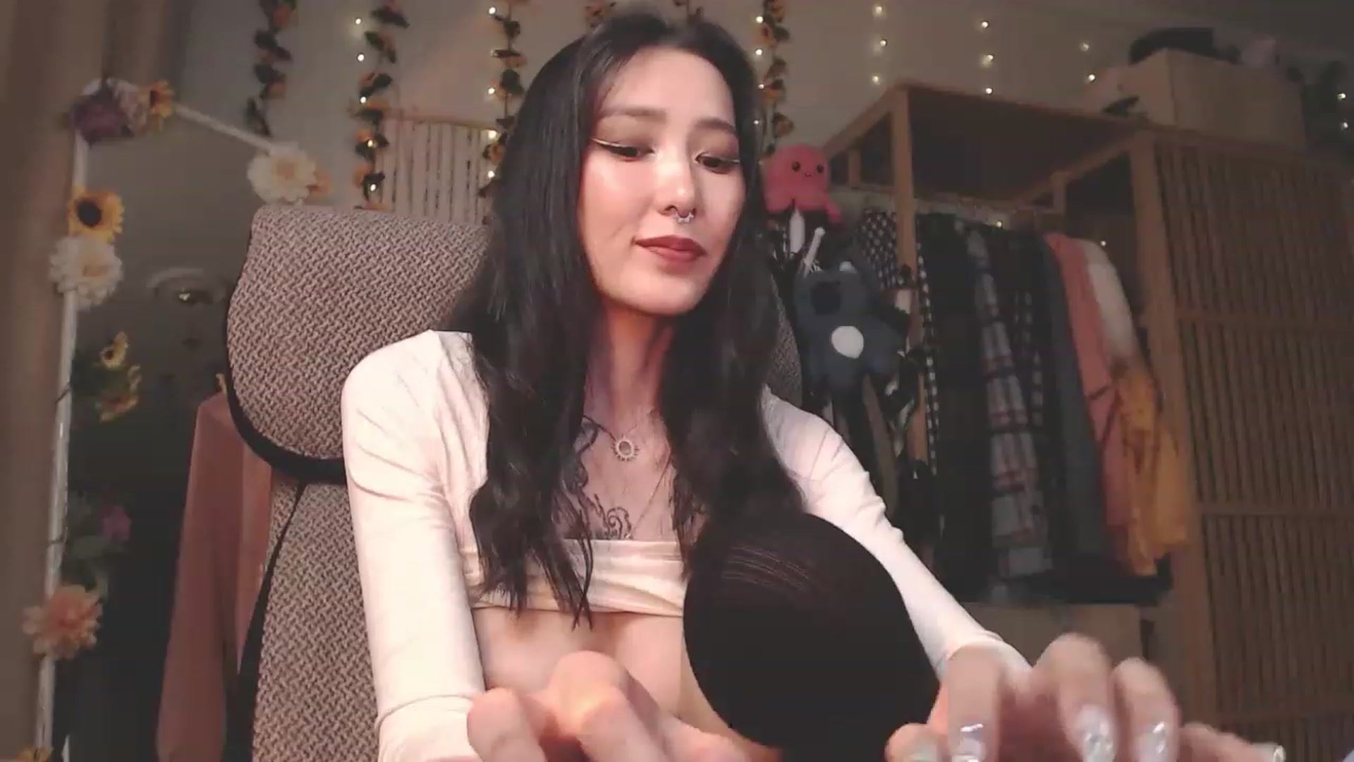 Gallery image thumbnail from KellyAsian's myfreecams stream on, 03/15/2023, 09:05 image 3 of 20