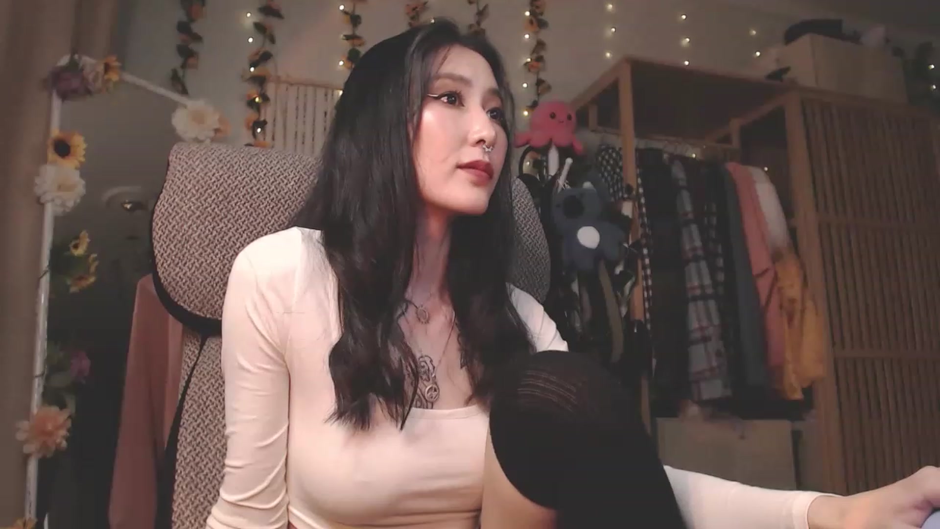 Gallery image thumbnail from KellyAsian's myfreecams stream on, 03/15/2023, 09:05 image 4 of 20