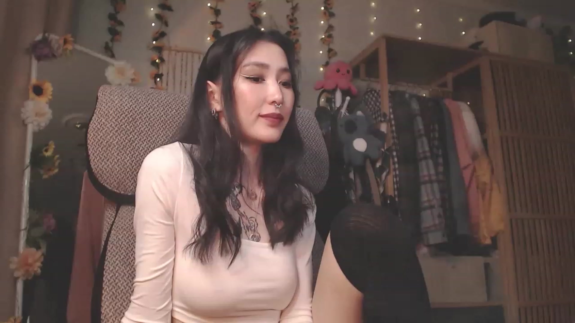 Gallery image thumbnail from KellyAsian's myfreecams stream on, 03/15/2023, 09:05 image 8 of 20