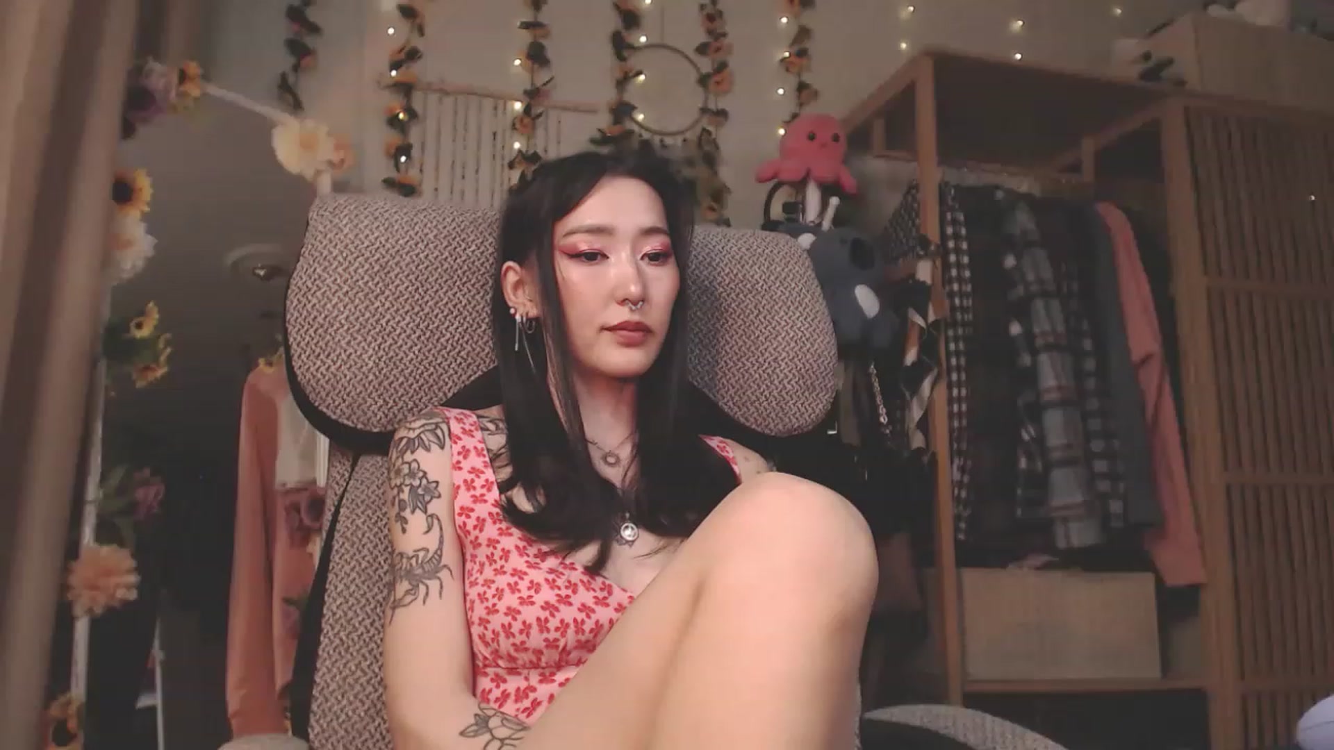 Gallery image thumbnail from KellyAsian's myfreecams stream on, 03/20/2023, 08:22 image 11 of 20