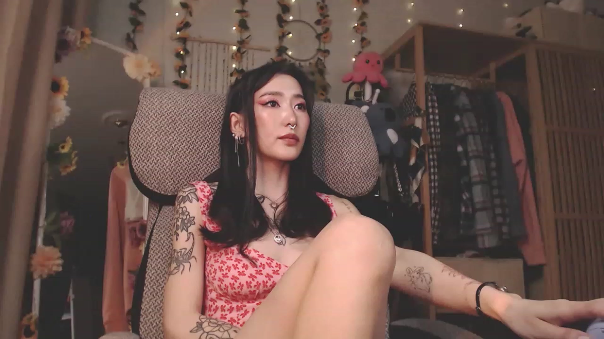 Gallery image thumbnail from KellyAsian's myfreecams stream on, 03/20/2023, 08:22 image 9 of 20