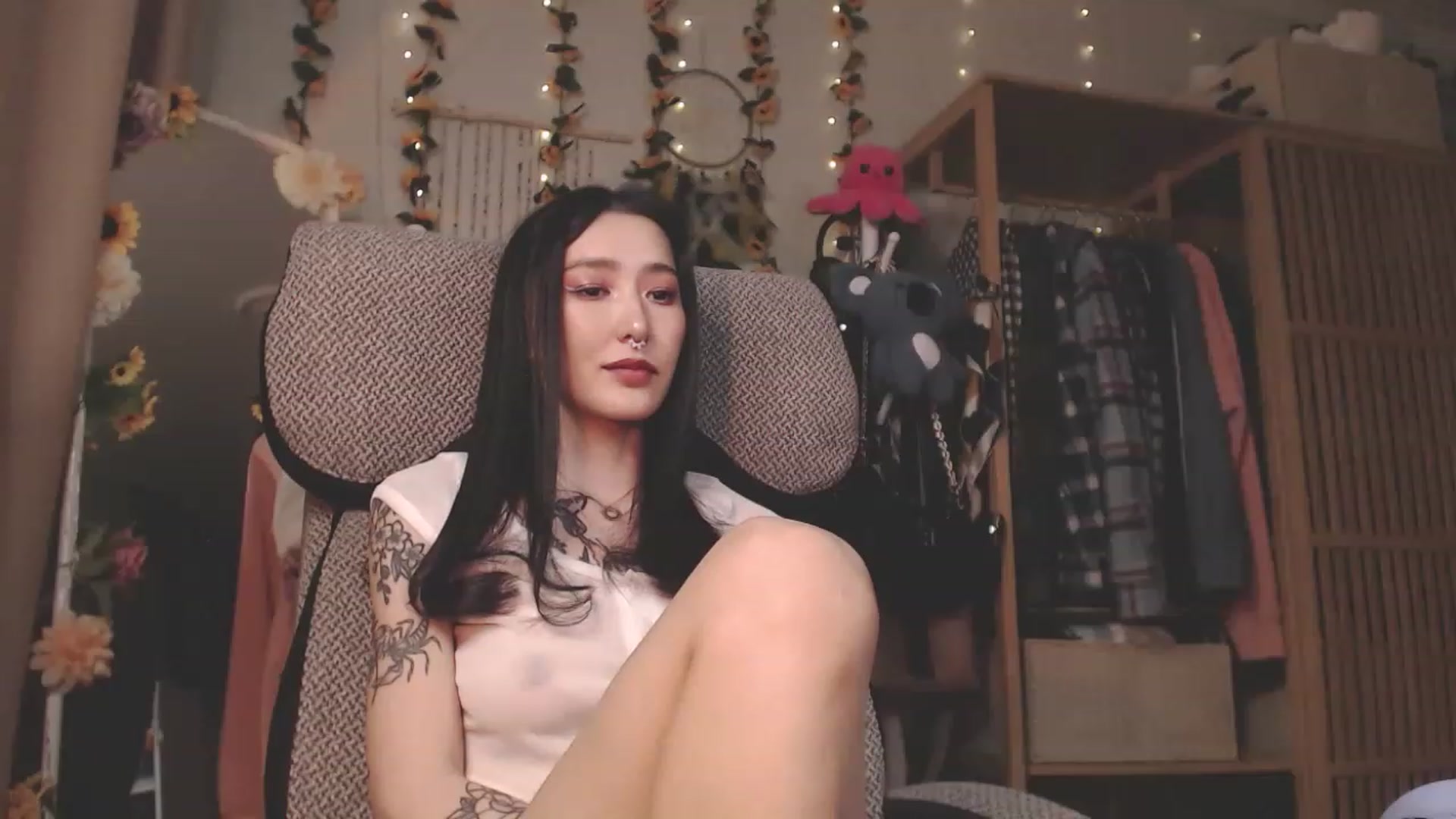 Gallery image thumbnail from KellyAsian's myfreecams stream on, 03/22/2023, 08:24 image 17 of 20