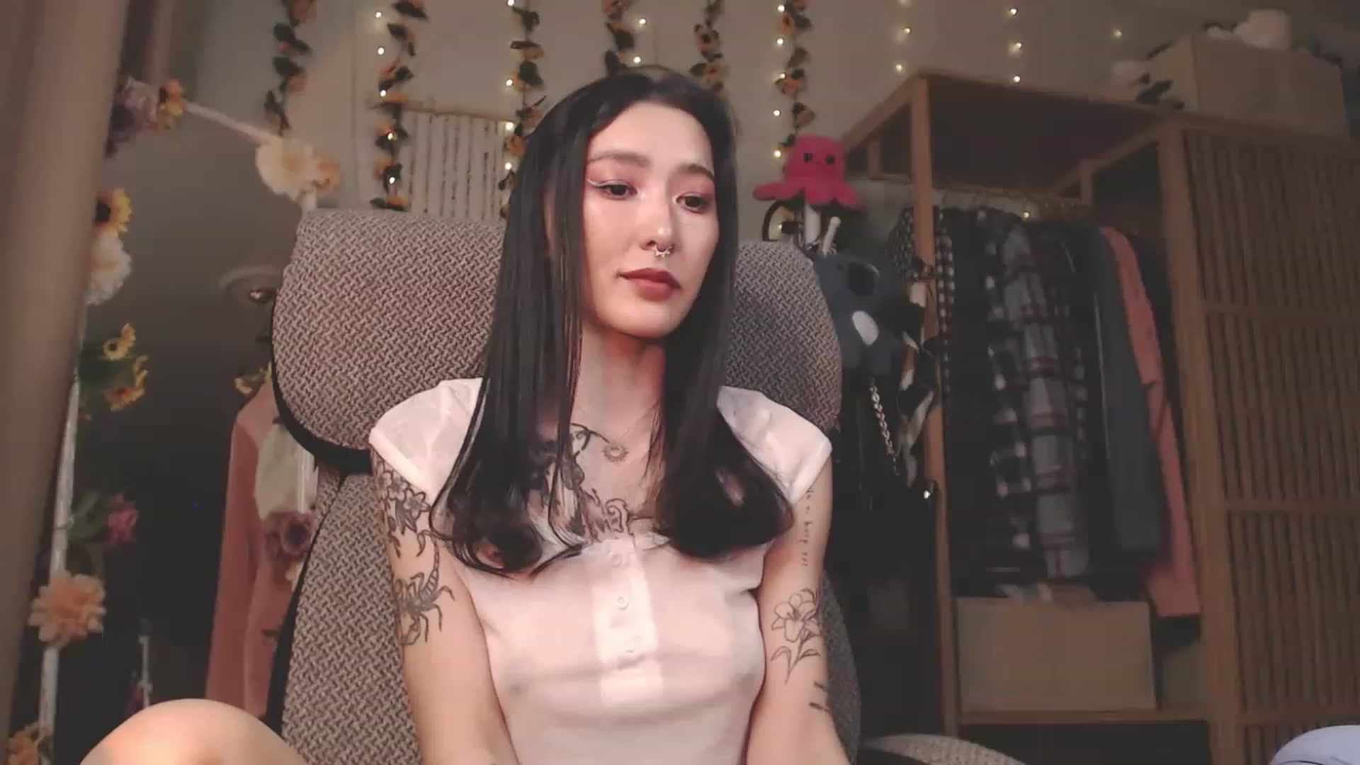 Gallery image thumbnail from KellyAsian's myfreecams stream on, 03/22/2023, 08:24 image 10 of 20