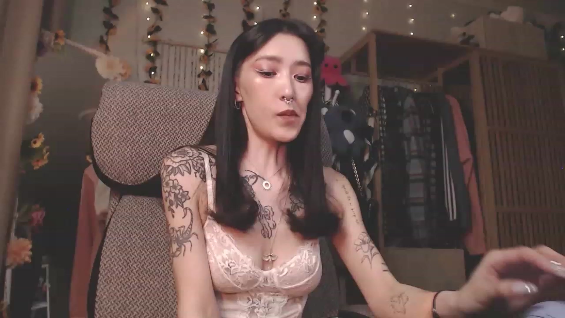 Gallery image thumbnail from KellyAsian's myfreecams stream on, 03/22/2023, 13:44 image 1 of 20