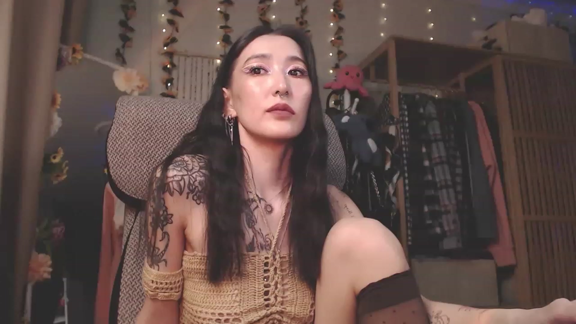 Gallery image thumbnail from KellyAsian's myfreecams stream on, 03/25/2023, 12:12 image 19 of 20