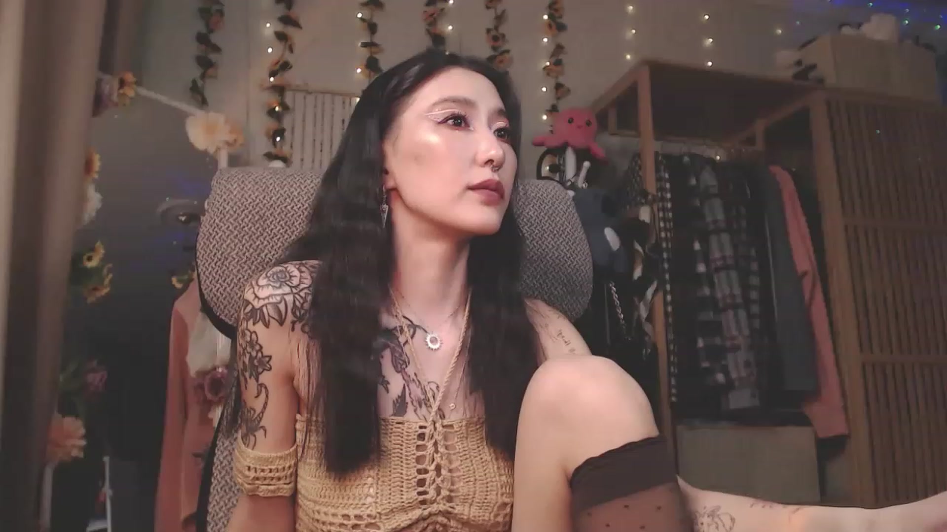Gallery image thumbnail from KellyAsian's myfreecams stream on, 03/25/2023, 12:12 image 7 of 20