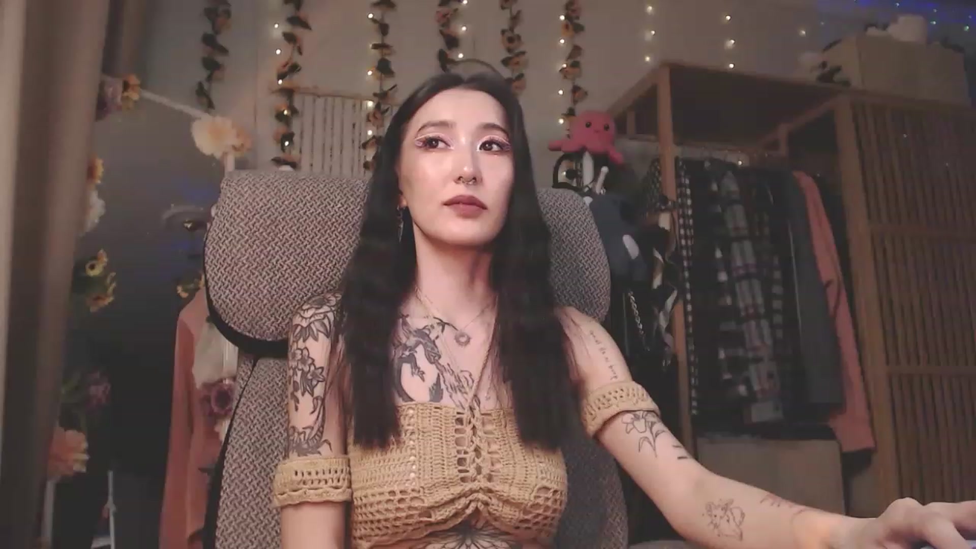 Gallery image thumbnail from KellyAsian's myfreecams stream on, 03/25/2023, 12:12 image 2 of 20