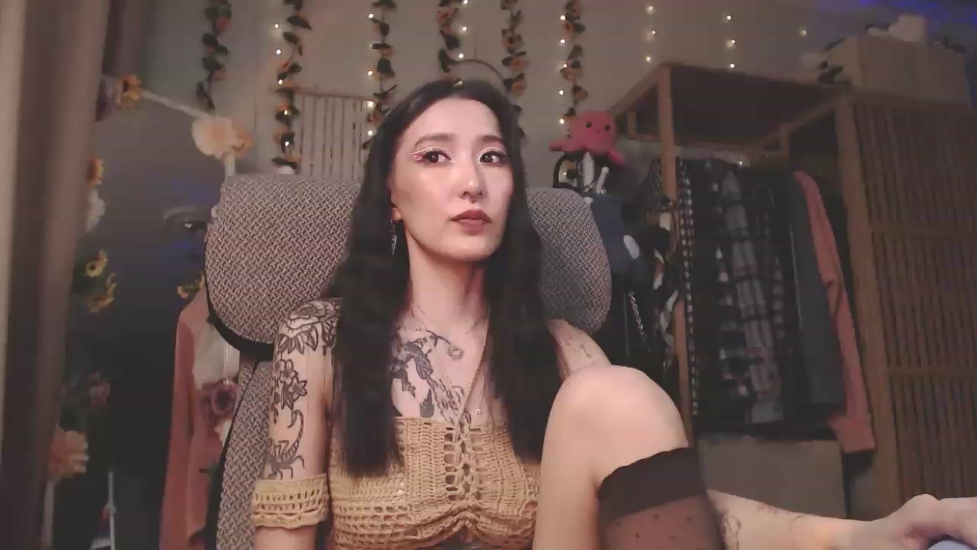 Gallery image thumbnail from KellyAsian's myfreecams stream on, 03/25/2023, 12:12 image 5 of 20