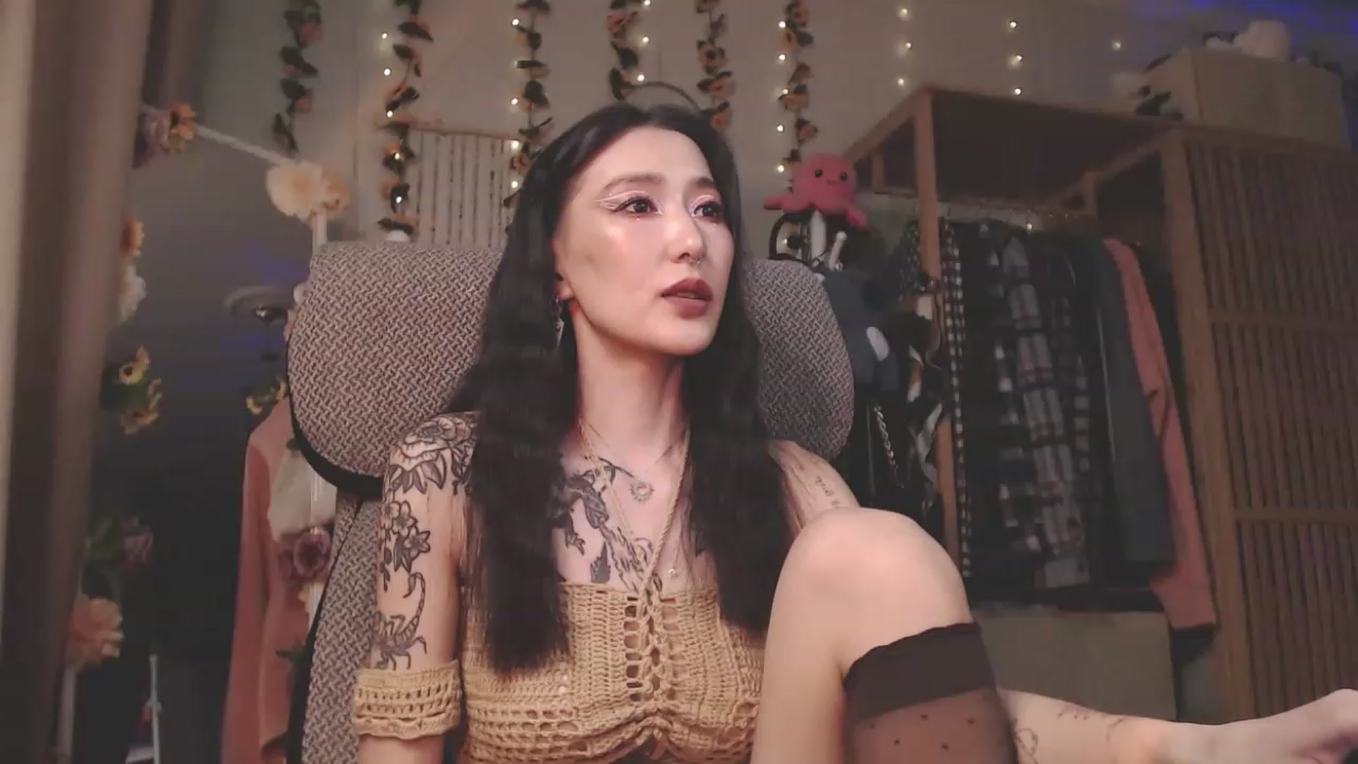 Gallery image thumbnail from KellyAsian's myfreecams stream on, 03/25/2023, 12:12 image 4 of 20
