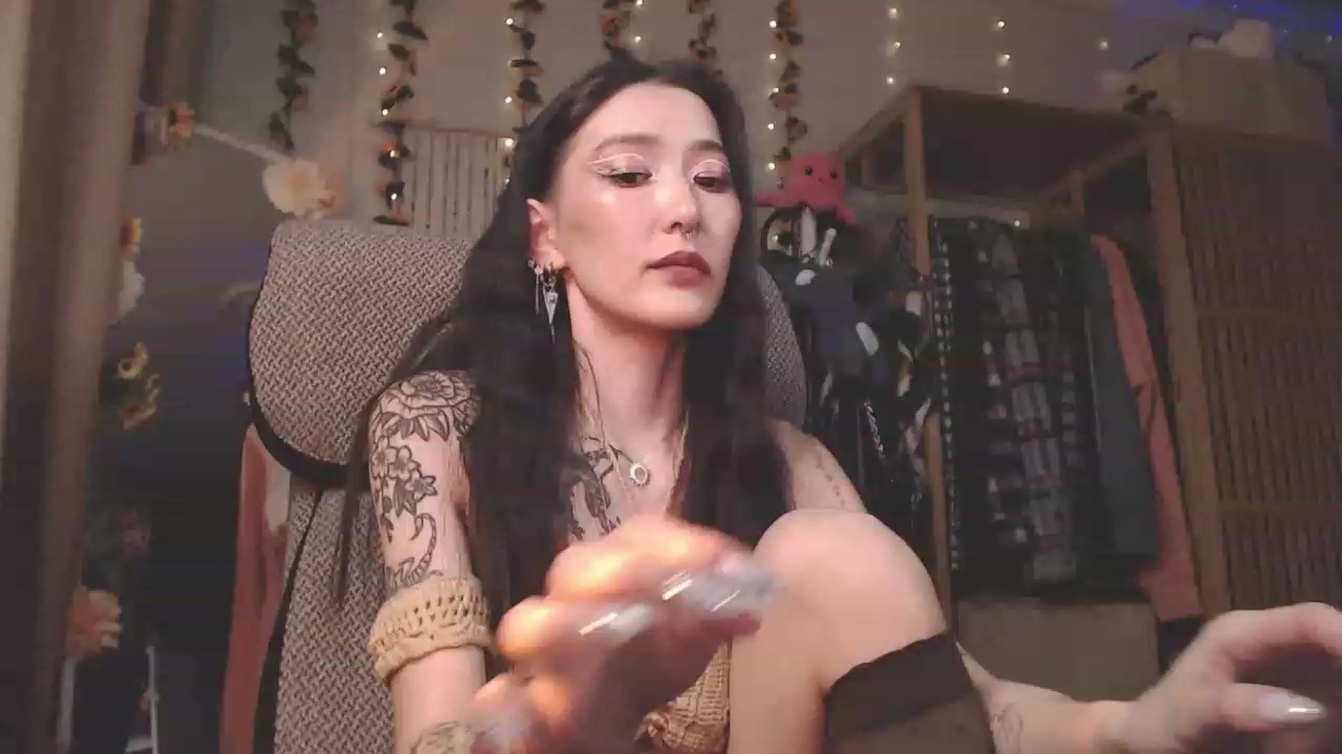 Gallery image thumbnail from KellyAsian's myfreecams stream on, 03/25/2023, 12:12 image 17 of 20