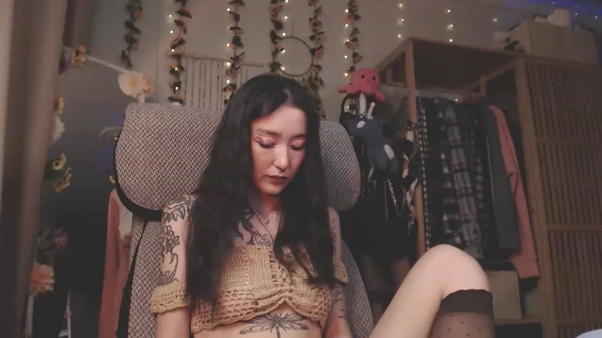 Gallery image thumbnail from KellyAsian's myfreecams stream on, 03/25/2023, 12:12 image 13 of 20