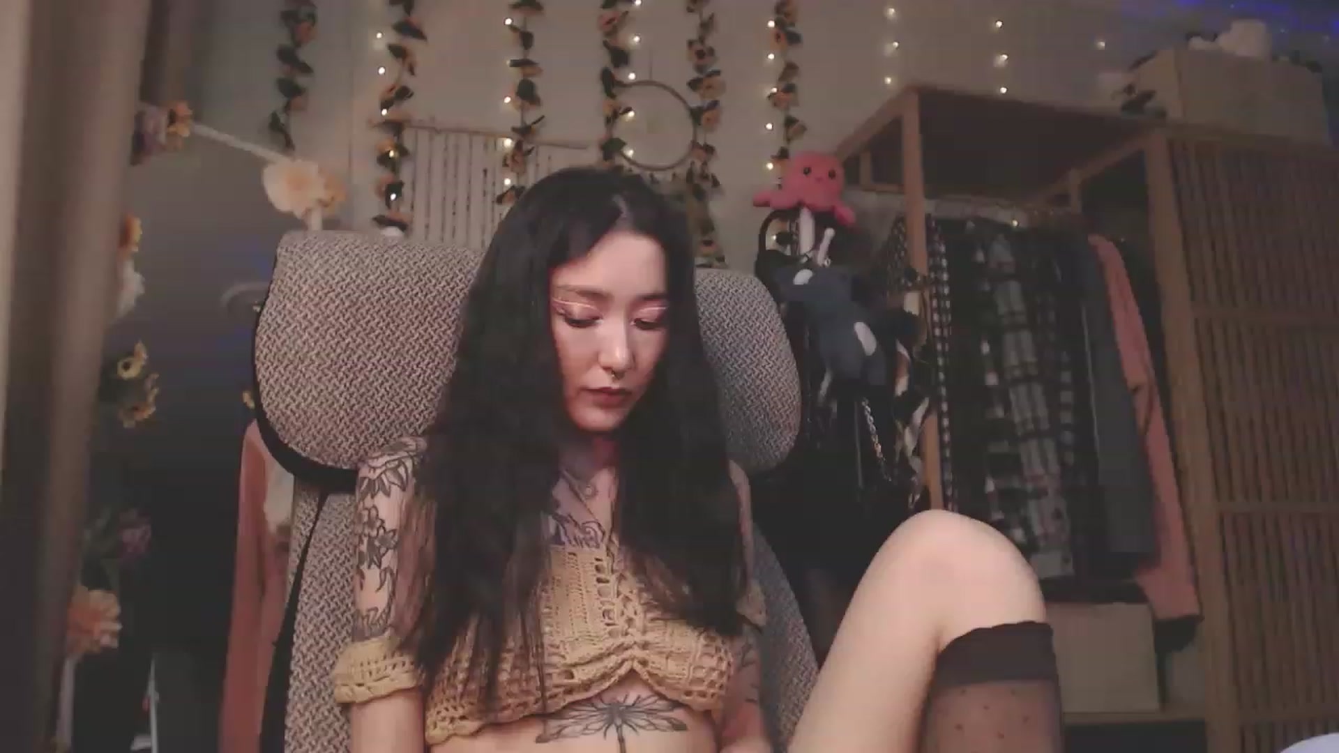 Gallery image thumbnail from KellyAsian's myfreecams stream on, 03/25/2023, 12:12 image 14 of 20
